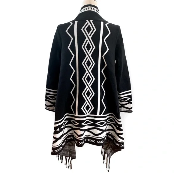 Chico's Aztec Wrap Cardigan Size 1 (Small 8/10) - Picture 3 of 12